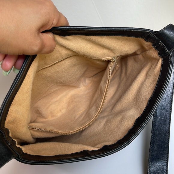 Gucci Vintage 1970’s Shoulder Bag #32 - Picture 11 of 17